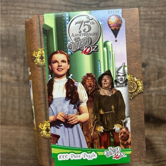 NWT The Wizard of Oz Emerald City 1000 Piece Puzzle + Keepsake Book Box - Picture 1 of 8